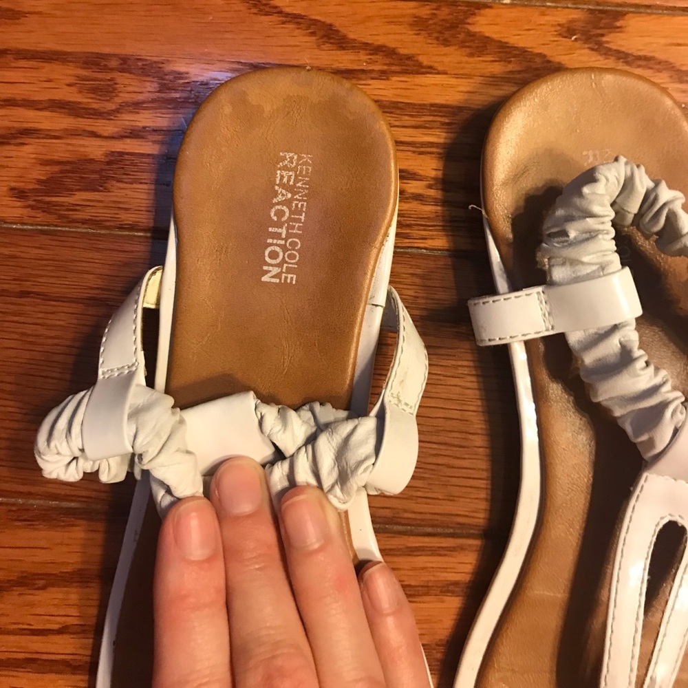 Kenneth Cole White Sandel Size 5 girls GUC